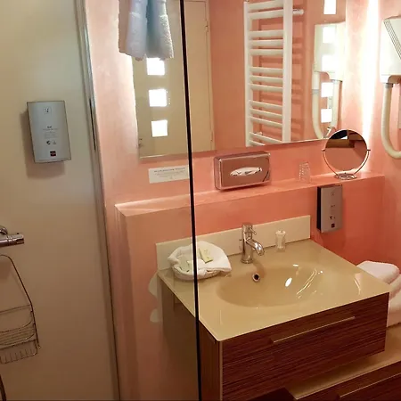 Logis De La Riviere Otel