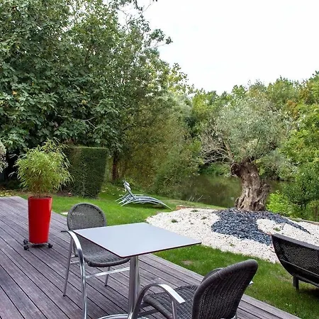 Logis De La Riviere Otel