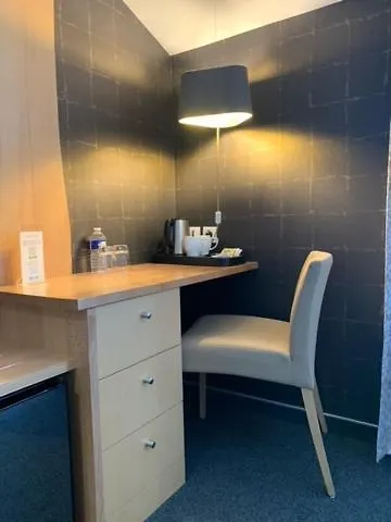 Hotel Logis De La Riviere 3*