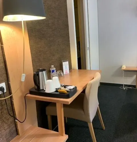 Hotel Logis De La Riviere