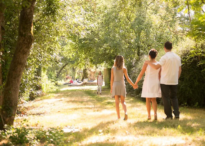 Hotel Logis De La Riviere 3*