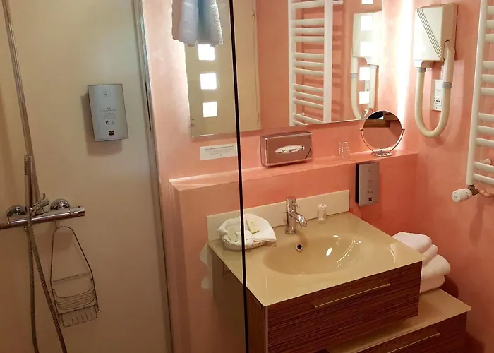 Logis De La Riviere Hotel