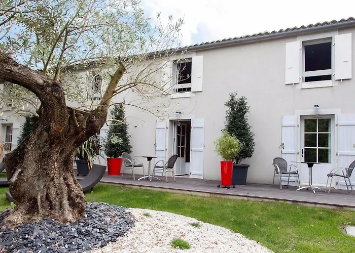 Logis De La Riviere Hotel