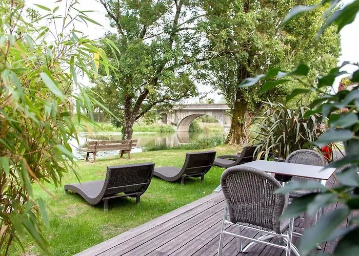 Logis De La Riviere 3*