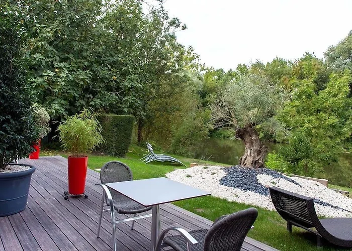 Logis De La Riviere Hotel